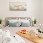 Hostwise - Traditional House With Terrace Сasa de vacaciones *
