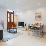Hostwise - Traditional House With Terrace Сasa de vacaciones *