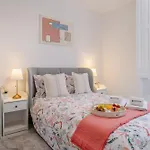 Hostwise - Traditional House With Terrace Сasa de vacaciones *