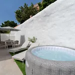Сasa de vacaciones Hostwise - Traditional House With Terrace *