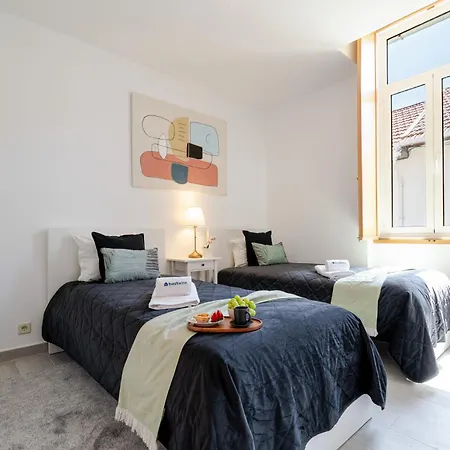 Dom wakacyjny Hostwise - Traditional House With Terrace Porto