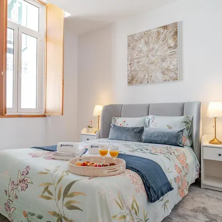 Dom wakacyjny Hostwise - Traditional House With Terrace Porto