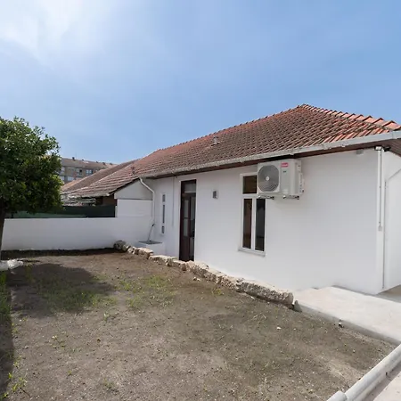 度假居 Hostwise - Traditional House With Terrace