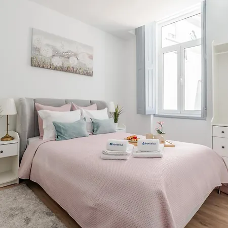 Hostwise - Traditional House With Terrace *