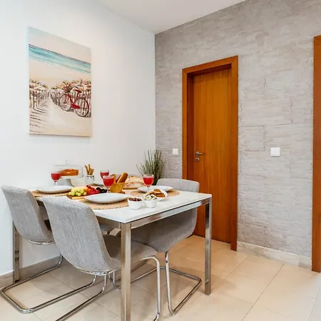 Casa vacanze Hostwise - Traditional House With Terrace *