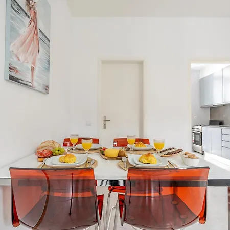 Hostwise - Traditional House With Terrace *