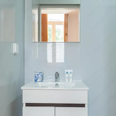 Hostwise - Traditional House With Terrace Oporto