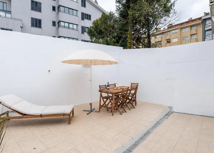 Hostwise - Traditional House With Terrace Holiday home