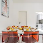 Hostwise - Traditional House With Terrace *