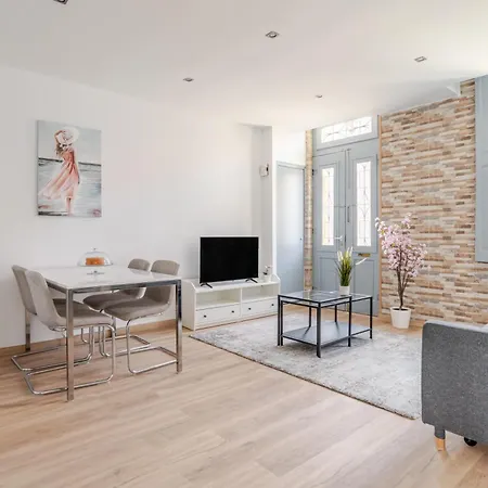 Hostwise - Traditional House With Terrace בית נופש *