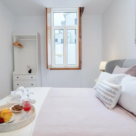 Hostwise - Traditional House With Terrace Hébergement de vacances *