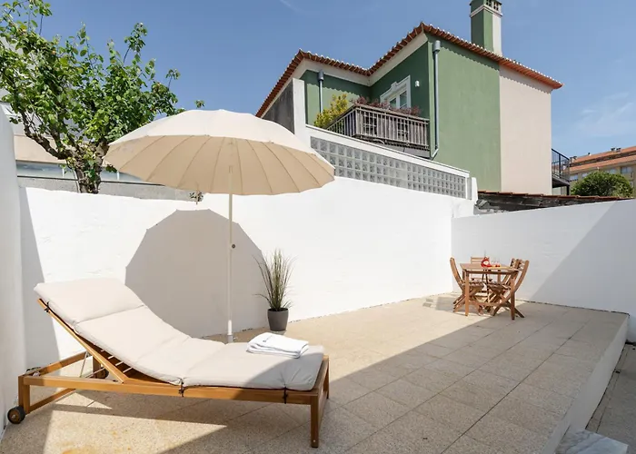 בית נופש Hostwise - Traditional House With Terrace *